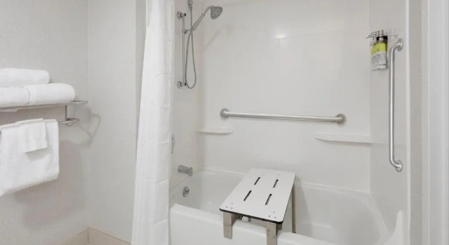 Люкс Holiday Inn Express & Suites Irving Conv Ctr - Las Colinas by IHG