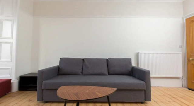 Spacious 1BR Flat With View in Edinburgh -sleeps 4, Забронировать Отель Отели Мерчистон 3 звезды, 3*