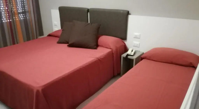 Standard- tredobbelt værelse med altan Zenit Hotel