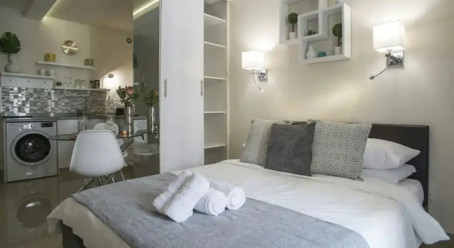 Double Bedroom Studio With Balcony in Cape Town City Centre
