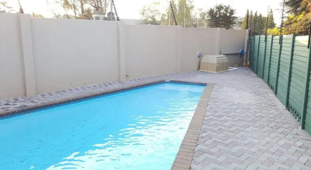 Modern 2-bed apartment in Sandton. Fast Wifi