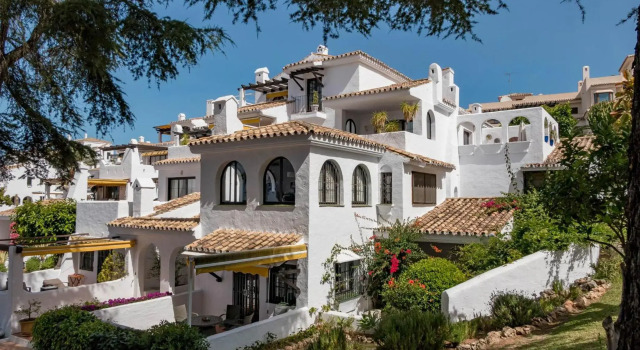 AB2-Aldea Blanca Puerto banus, Забронировать Отель Марбелья Коста-дель-Соль, рядом с Casino Marbella