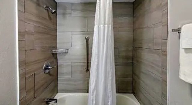 Четырёхместный номер Standard Emerald Coast Inn & Suites