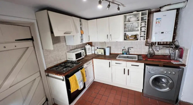 Коттедж 2 Bed Cottage - Sleeps 4 - Pets - Parking