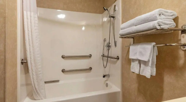 Четырёхместный номер Standard Comfort Inn & Suites Russellville I-40