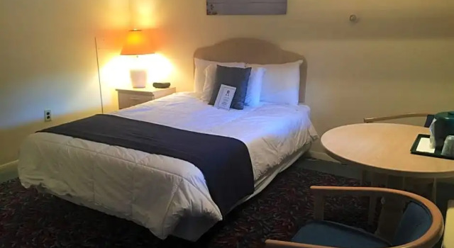 Номер Comfort Cedar Motor Inn