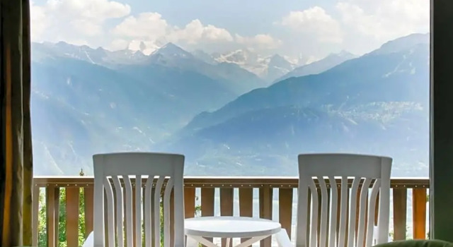 Трёхместный номер Standard с красивым видом из окна Hotel-Restaurant Le Mont Paisible, Crans-Montana