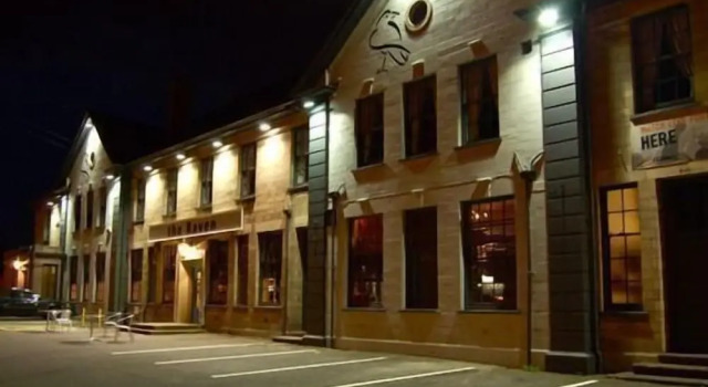 The Raven Hotel, Reservar Hotel Corby Northamptonshire County
