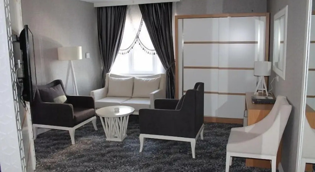 Полулюкс Manhattan Hotel