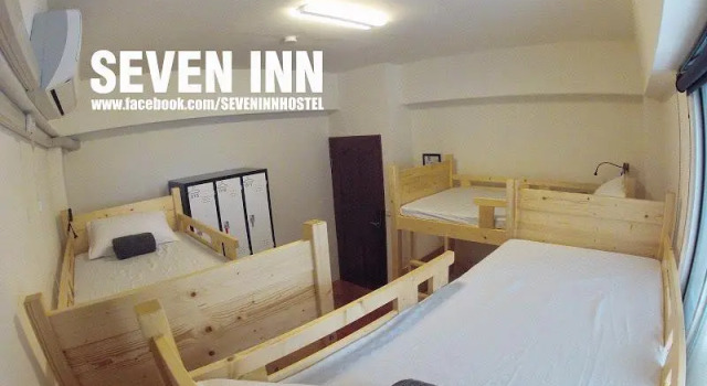 Кровать в общем номере Seven Inn Hostel
