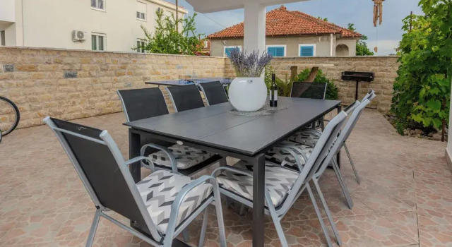 Коттедж Luxury Holiday home Lucic