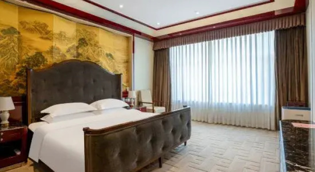 Люкс Deluxe Golden Peacock Hot Spring Garden Hotel