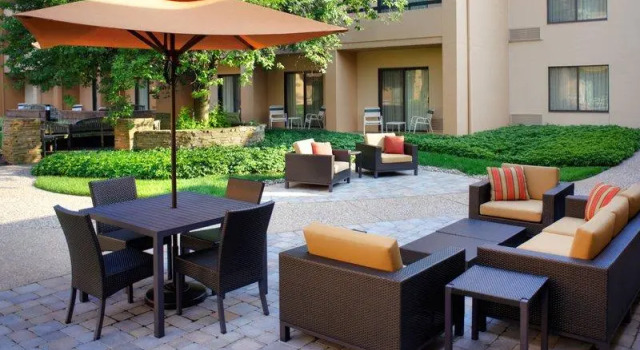 Кровать в общем номере Courtyard by Marriott Lexington North