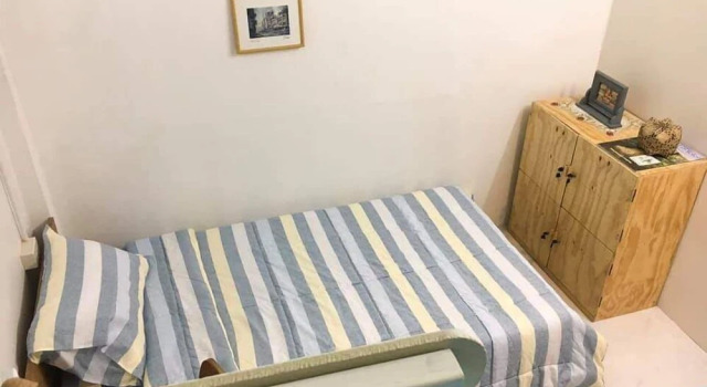 One of Us House - Hostel, Забронировать Хостел Отели Бангкока с парковкой, рядом с Станция метро Wongwian Yai, Парковка