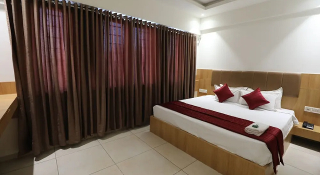 Номер Deluxe Hotel Shagun, Piplod City Centre Surat