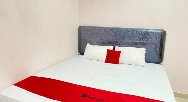 Номер Standard RedDoorz At Homestay Madu Makassar