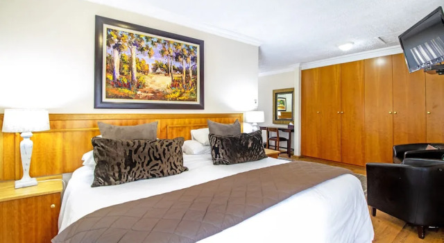 Семейный номер Standard с балконом Sunward Park Guest House & Conference Centre