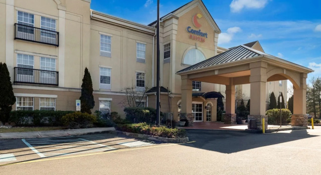 Comfort Suites, Забронировать Отель Норт-Брансуик North Jersey