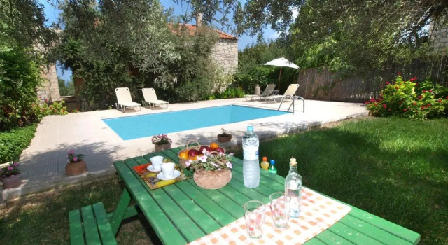 Коттедж Gerolakos Country Houses