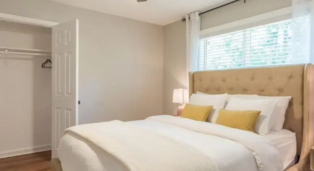 Коттедж Beautiful Large Newly Renovated 5 Bedroom House