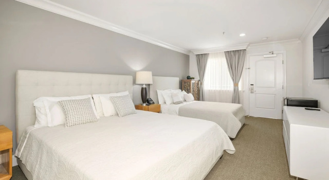 Четырёхместный номер Standard Hotel Huntington
