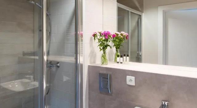 Кровать в общем номере с 6 комнатами Antique Apartments Old Town