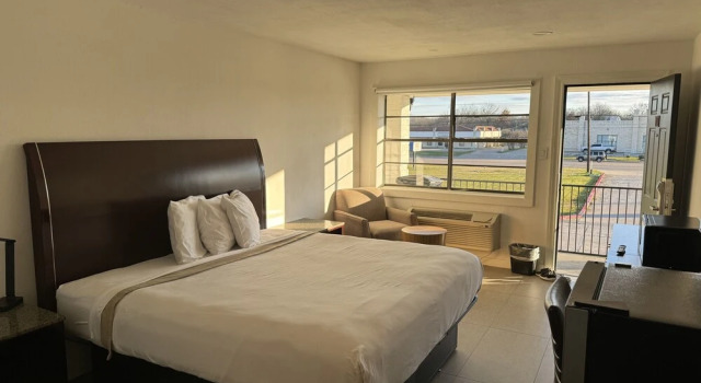 Eagle Inn, Book Mini-hotel Gun Barrel City Texas