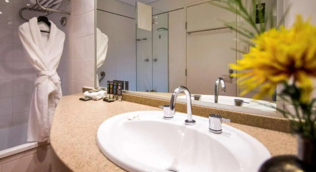 Четырёхместный номер Standard Novotel Canberra