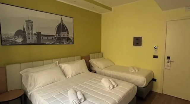 Трёхместный номер Classic c 1 комнатой JR Hotels Hermes Firenze
