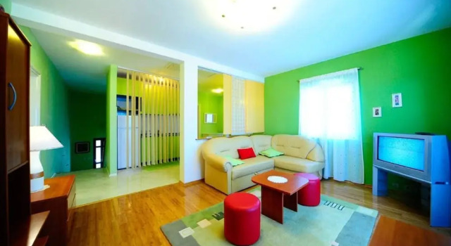 4 Bed Villa Sleeps 9 - Pool Pets Garden Parking, Забронировать Вилла Виллы Окрестностей Сплита, Вилла