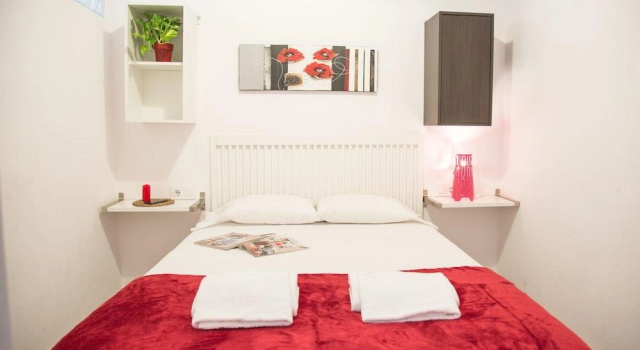 Apartamedntos St Pere Mitja 2, Забронировать Отель Барселона провинция Барселона, рядом с Jamboree