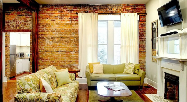 Elegant Brick 2 BR in downtown Savannah, Забронировать Отель Бизнес-отели Саванны, рядом с Музей африканского искусства в городе Саванна, 4* 5*