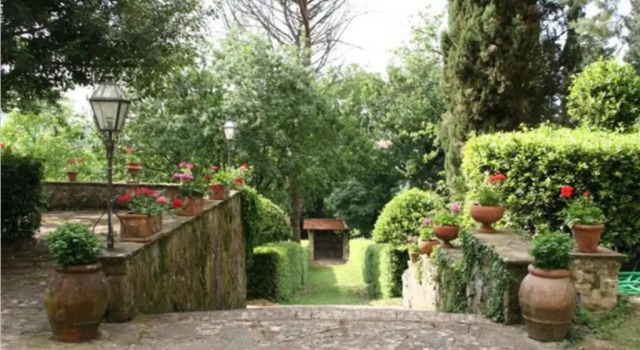 CASA LA TORRE un castello alle porte di Firenze, Book Hotel Hotels in Florence with Parking, Parking