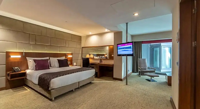 Двухместный полулюкс Lounge Access Crowne Plaza Istanbul Harbiye by IHG