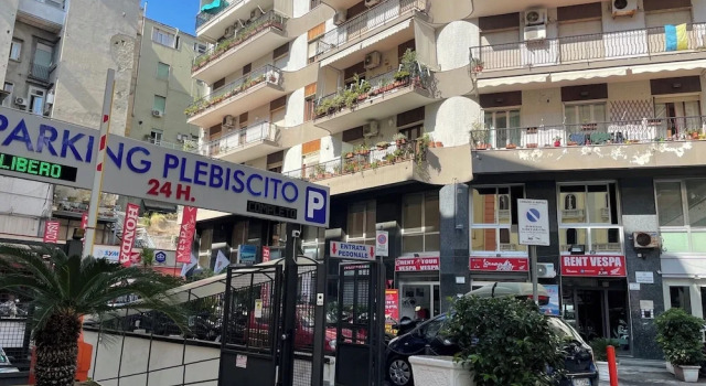 Apartment 200 m From Piazza del Plebiscito, Buchen Sie Ferienwohnung Plebiscito Neapel