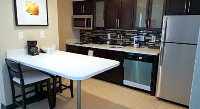Люкс Hawthorn Suites by Wyndham Indianapolis North