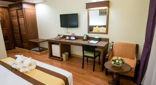 Двухместный номер Deluxe с балконом Ohana Phnom Penh Palace Hotel