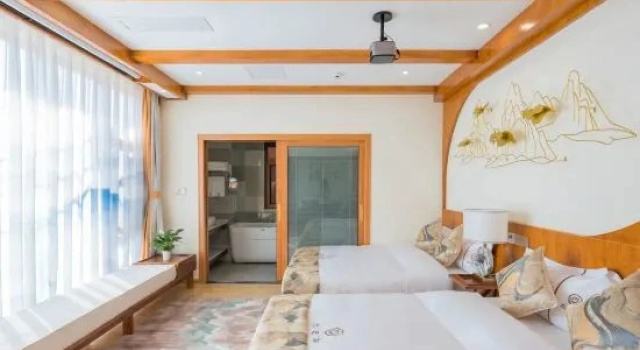 Четырёхместный люкс Shui Zhi Pan Lake View Inn