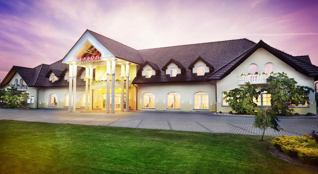 Park Hotel Lyson, Забронировать Отель Инвалд Little Beskids, рядом с Парк миниатюр «Мир мечты»
