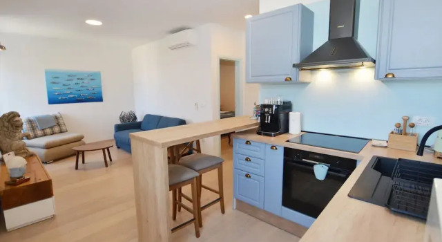 Sunny Rovinj Apartment With Sea View, Забронировать Апартаменты/квартира Апартаменты Ровинь, рядом с Church of Saint Benedict Rovinj, Апартаменты/квартира