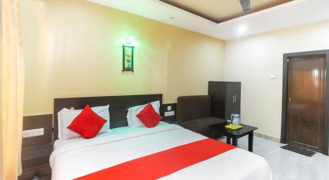 Goroomgo Unique Beach Inn Puri