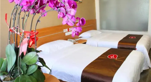 Thank Inn Chain Hotel Gansu Pingliang Kongtong District South Gate Crossroad, Rezerwuj Hotel Hotele 3-gwiazdkowe w Pingliang, 3*