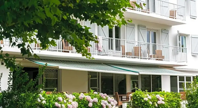 Трёхместный номер с видом на сад Hôtel du Pont