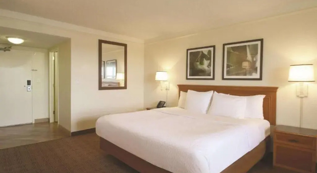 Номер Standard La Quinta by Wyndham Coral Springs University Dr