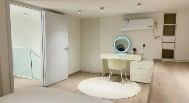 Семейный люкс Deluxe с 3 комнатами Huahua Homestay (Wuhan Zhongbei Road)
