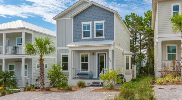 Flipper's Retreat - 455 Dolphin Dr