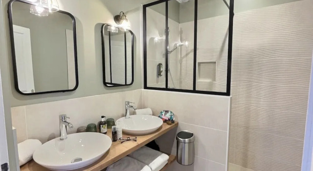 Четырёхместный номер Standard Logis Hôtel du Cygne