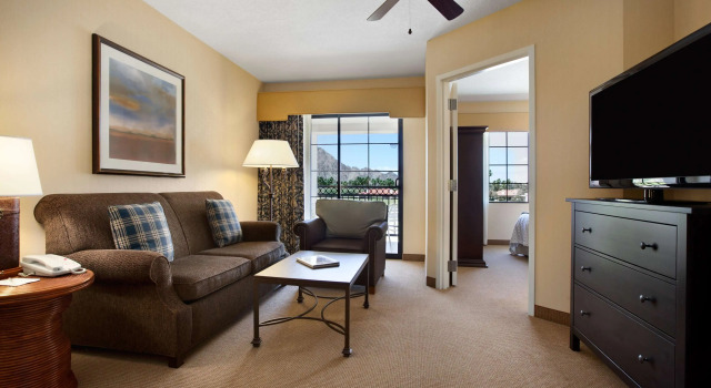 Embassy Suites La Quinta Hotel & Spa, Забронировать Курортный отель Курортные отели Ла-Кинта, Курортный отель