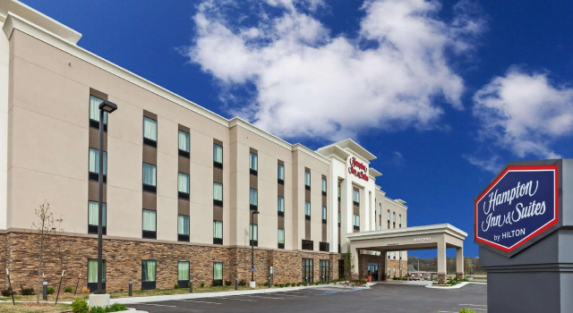 Кровать в общем номере Hampton Inn & Suites Claremore