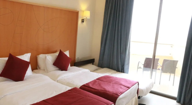 Двухместный номер Deluxe с балконом Ramada Resort Dead Sea